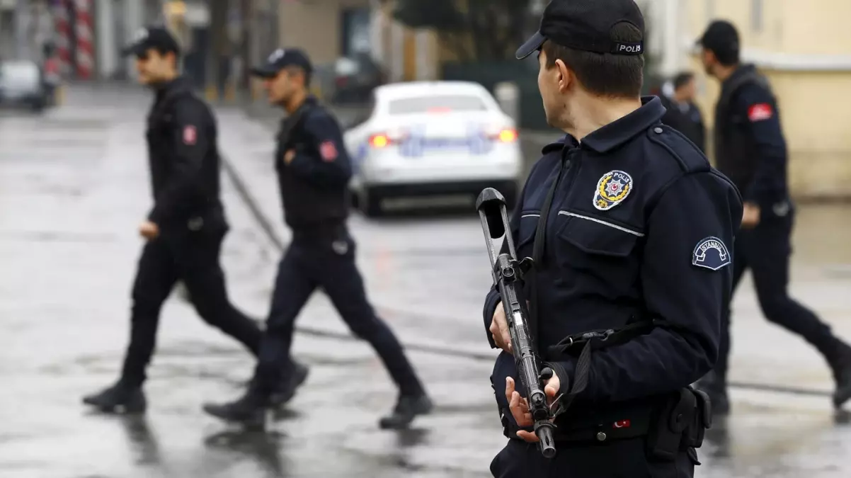 Ataşehir’de polis memuru, tartıştığı meslektaşını silahla bacağından vurdu