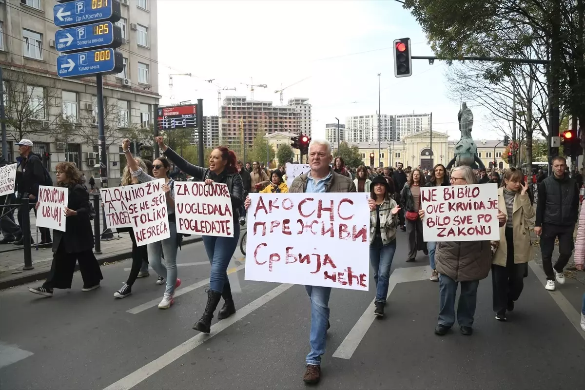 Novi Sad’da tren istasyonu çökmesi sonrası protesto