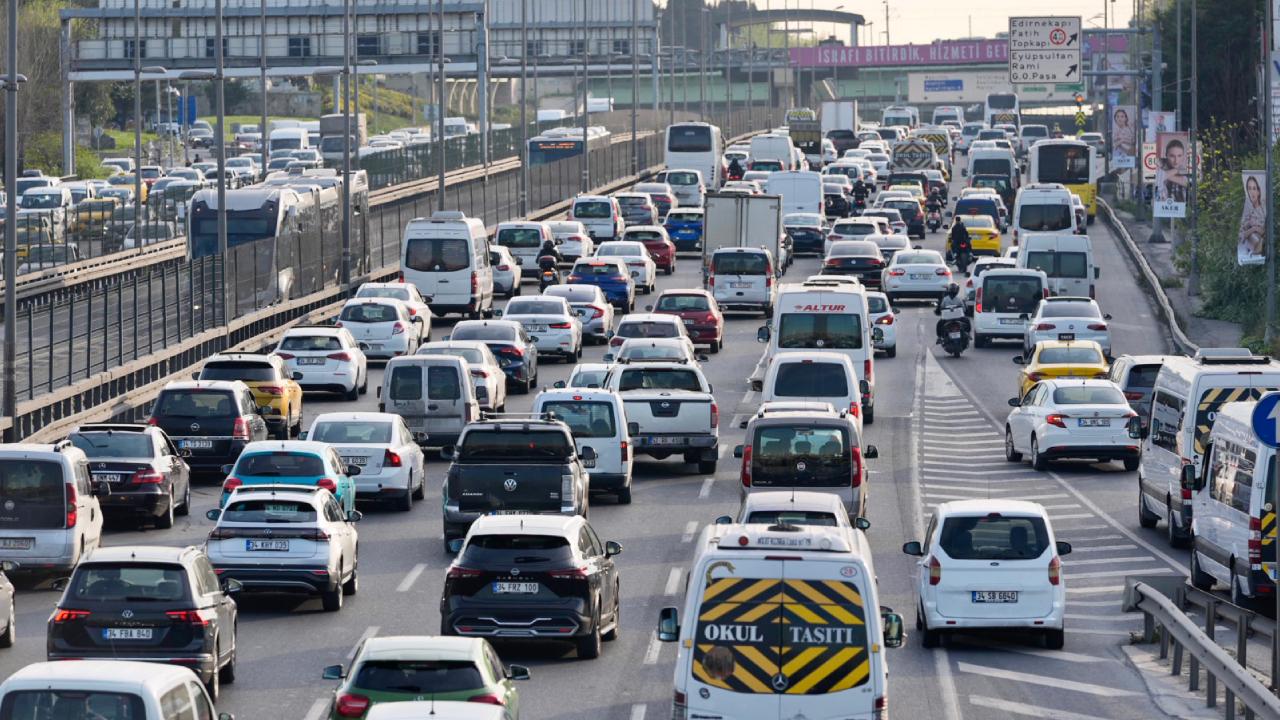 İstanbul’da artan trafik kar yağışlarını etkiliyor